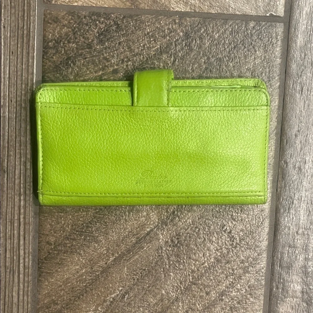 Buxton Vibrant Green leather Wallet